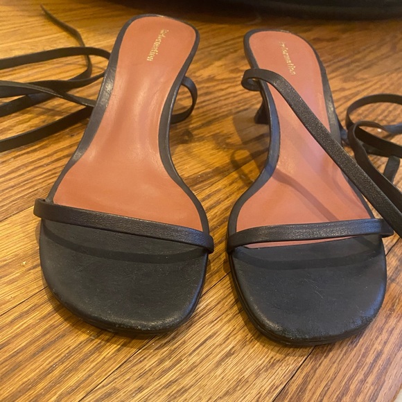 Reformation Carina Sandal, Black, 6.5 - Picture 9 of 10